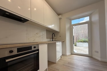 2 bed flat, Charlotte Street, Keyham, Plymouth, PL21RL - Image 3